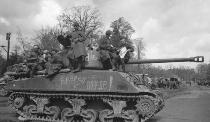 Việc Liên Xô tiếp nhận xe tăng M4 Sherman cho thấy Lend-Lease không chỉ đưa xe tải, máy bay hay nguyên liệu đến Mặt trận phía Đông.