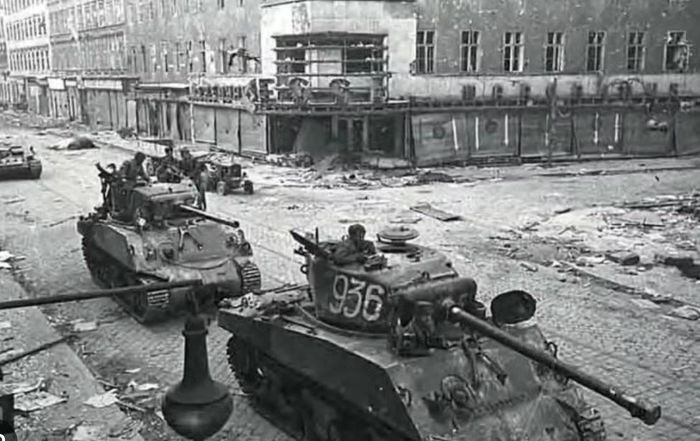 Sherman không thay thế T-34 trong Hồng quân. Nó bổ sung cho lực lượng thiết giáp Liên Xô và được sử dụng trong nhiều nhiệm vụ khác nhau.