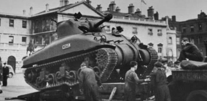 Sherman có những ưu điểm được kíp xe Liên Xô đánh giá cao. Xe có độ tin cậy tốt, dễ bảo dưỡng và không gian bên trong tương đối thuận lợi cho kíp chiến đấu.