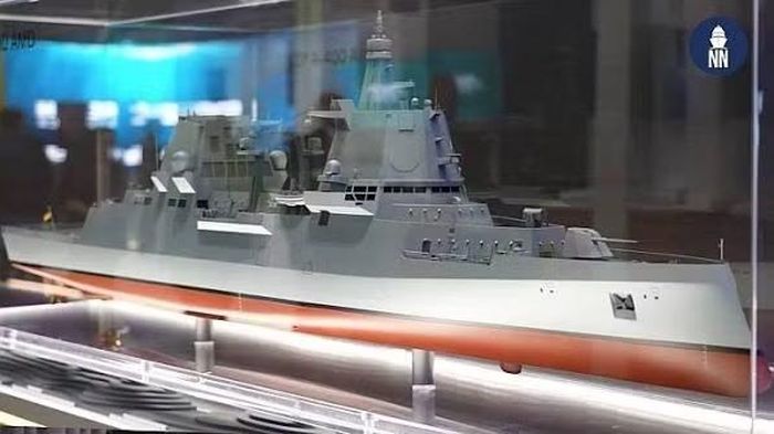 Nhưng đây chưa phải mức giá cuối cùng và chi phí nhiều khả năng còn tăng trong tương lai, mức vượt dự toán có thể là hàng tỷ USD. Ví dụ giá ước tính cho 6 chiếc F126 khi dự án được triển khai đã tăng vọt từ mức chấp nhận được là 8 - 8,5 tỷ euro lên thành 18 tỷ euro.