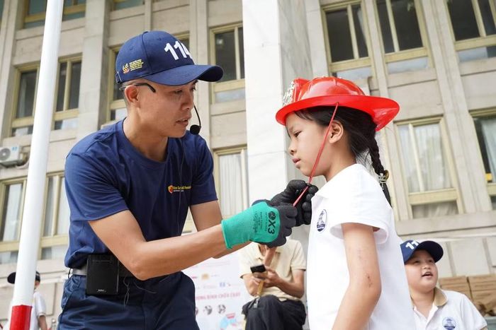 Việc đầu tư trang thiết bị hiện đại, đồng thời tăng cường ứng dụng khoa học công nghệ, chuyển đổi số, nâng cao năng lực của cán bộ, chiến sĩ có ý nghĩa quan trọng trong xây dựng lực lượng Cảnh sát PCCC và CNCH ngày càng chính quy, tinh nhuệ, hiện đại.