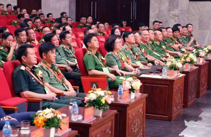 Các đại biểu dự lễ khai mạc triển lãm