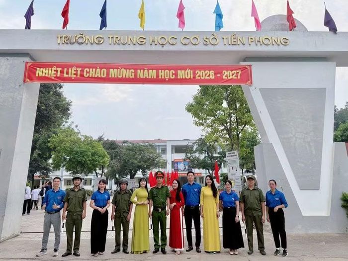 Công an xã Mê Linh chú trọng nhân rộng mô hình “Cổng trường an toàn giao thông”, các tổ tự quản và lực lượng thanh niên tình nguyện