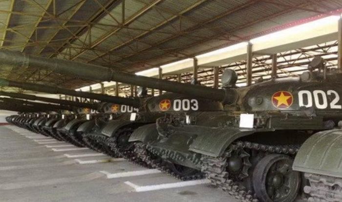 Những nguồn tư liệu công khai hiện nay cho thấy Việt Nam tiếp nhận xe tăng T-62 từ Liên Xô vào cuối thập niên 1970.