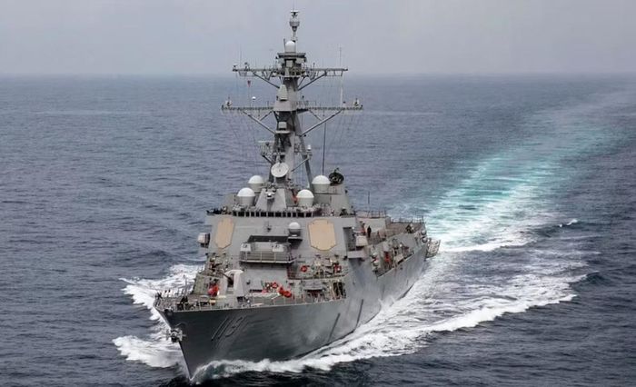 USS Delbert D. Black mang số hiệu DDG-119, trong khi USS John Paul Jones mang số hiệu DDG-53. Cả 2 đều thuộc lớp Arleigh Burke và được trang bị hệ thống chiến đấu Aegis.