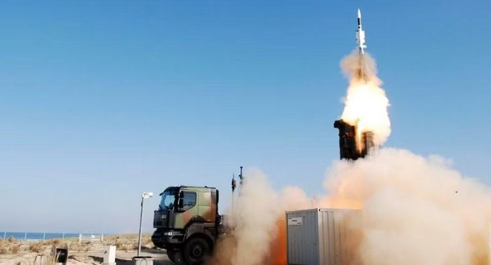 Italia đã thông báo kế hoạch viện trợ Ukraine 4 hệ thống tên lửa phòng không SAMP/T NG hiện đại nhất, còn được gọi bằng cái tên Mamba. Rome tuyên bố tổ hợp này có hiệu năng tương đương, và một số khía cạnh thậm chí còn vượt trội Patriot của Mỹ.