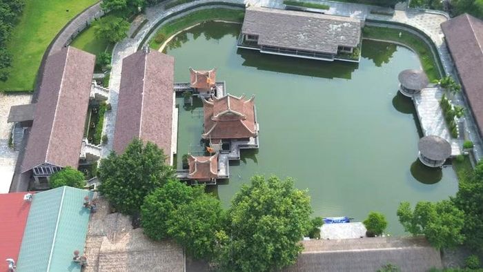 Trước đó, Hạt Quản lý đê điều số 5 thuộc Chi cục Đê điều và Phòng, chống lụt bão Hà Nội từng lập biên bản số 11/BB-VPĐĐ liên quan đến các công trình do Công ty Cổ phần sinh thái Gió Sông Hồng xây dựng tại khu vực hành lang thoát lũ