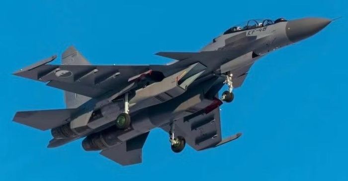 Su-30MKA có tầm bay xa hơn nhiều và được trang bị radar mạnh hơn đáng kể so với bất kỳ tiêm kích nào do phương Tây sản xuất, điều này rất quan trọng để bảo vệ không phận quốc gia lớn nhất châu Phi, loại bỏ nguy cơ bị can thiệp từ bên ngoài như tại Lybia hồi năm 2011.