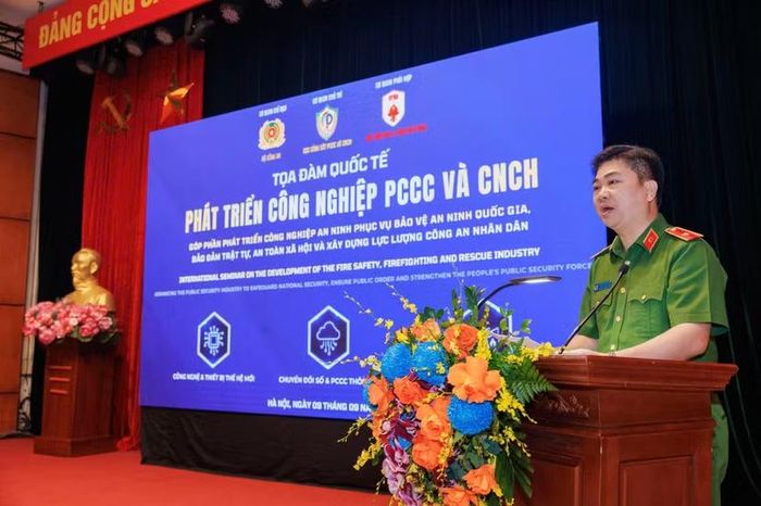 Thiếu tướng Dương Đức Hải, Cục trưởng Cục Cảnh sát PCCC và CNCH phát biểu tại buổi tọa đàm