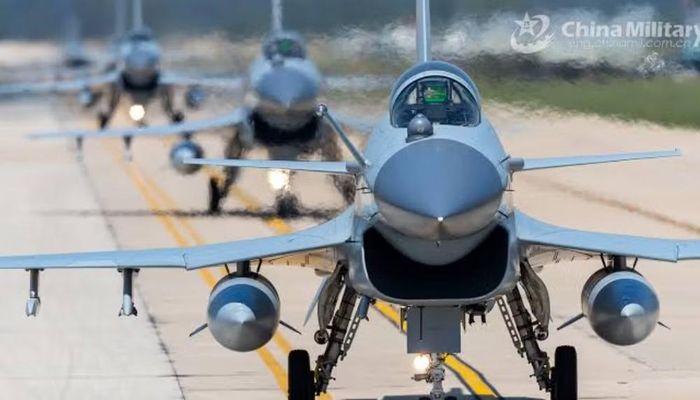 Những chiếc J-10A đầu tiên sử dụng động cơ AL-31FN do Nga sản xuất. Đây là biến thể của dòng AL-31F, được điều chỉnh để phù hợp với thiết kế J-10.