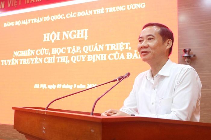 Phó Bí thư Đảng ủy MTTQ, các đoàn thể Trung ương Nguyễn Thái Học phát biểu tại Hội nghị.