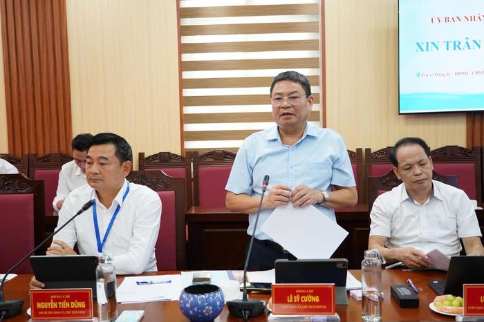 Đại diện Ủy ban MTTQ Việt Nam xã Quang Minh phát biểu tại buổi giám sát. Ảnh: PV