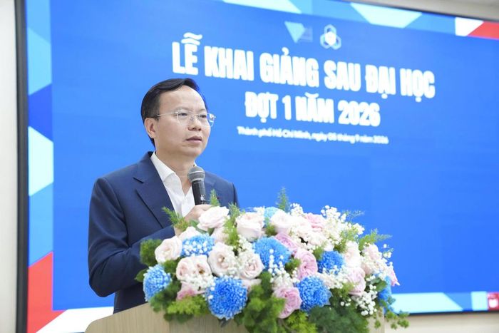 GS.TS. Mai Thanh Phong, Bí thư Đảng ủy, Hiệu trưởng Trường Đại học Bách khoa – ĐHQG TPHCM phát biểu tại lễ khai giảng.