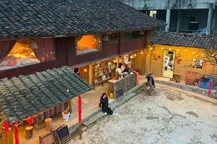  Sau 5 tháng cải tạo, homestay hoàn thiện và đi vào hoạt động ổn định. 