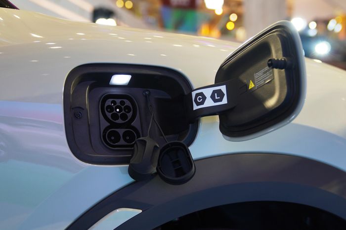 Chọn xe xăng hay điện, hybrid hay PHEV, EREV trở thành nỗi lo của người mua xe thời điểm này. Ảnh: Đan Thanh.