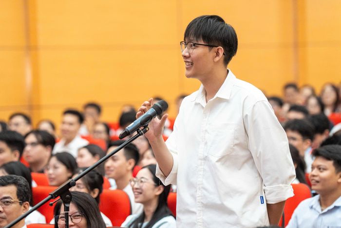 Bác sĩ Nguyễn Đức Anh Quân trong buổi đăng ký chọn chuyên ngành Match Day 2026 của Đại học Y Hà Nội trưa 9/9. Ảnh: Trần Hiền.