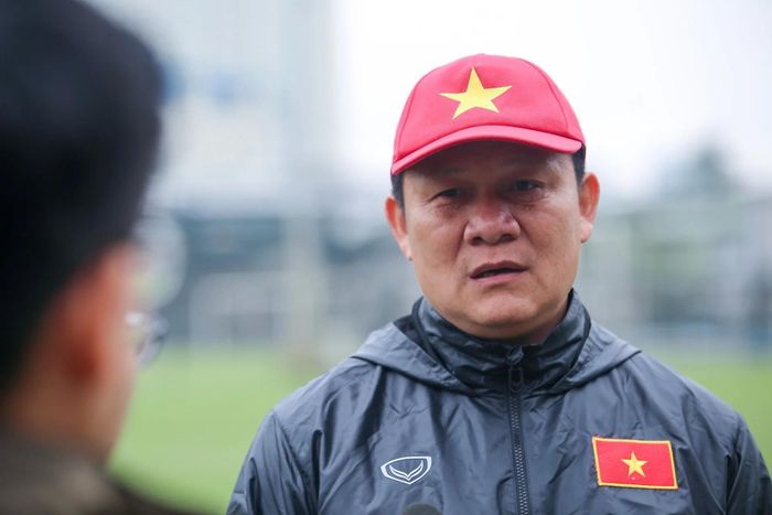  Tương tự như HLV Đinh Hồng Vinh, ông Nguyễn Quốc Tuấn từng có quãng thời gian dài dẫn dắt các đội trẻ tuyển Việt Nam nhưng không có thành tích nổi bật. Chiến lược gia sinh năm 1974 hiện là Trưởng ban Đào tạo trẻ của Học viện CLB Đồng Nai. Ảnh: Thế Anh.