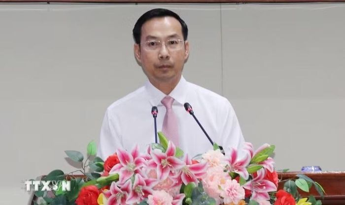Tân Chủ tịch UBND tỉnh Đồng Tháp Nguyễn Thanh Nhàn phát biểu tại kỳ họp. Ảnh: Hữu Chí/TTXVN.