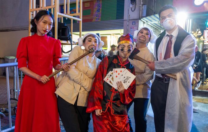 Du khách hóa trang, không khí Halloween “chiếm sóng” các công viên giải trí.