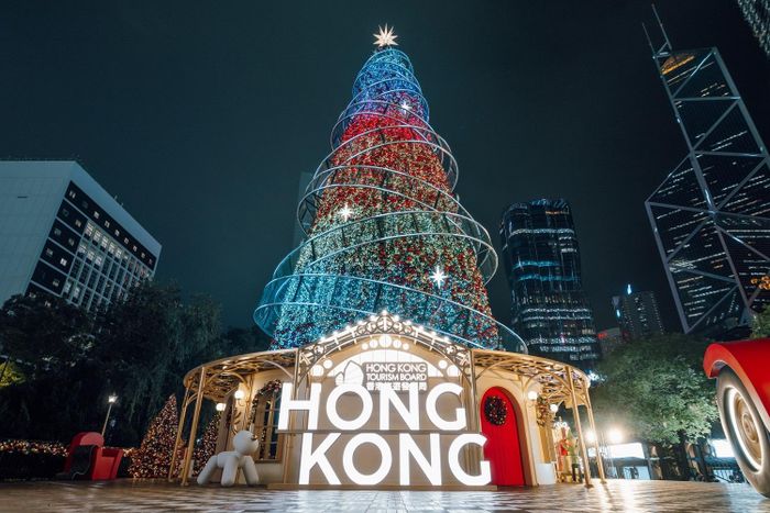 Cây thông Giáng sinh và không gian WinterFest diễn ra trong tháng 11-12.