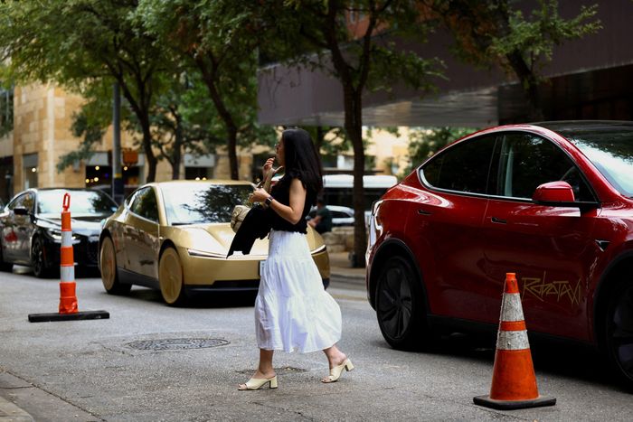 Robotaxi không vô lăng Tesla Cybercab đã chính thức vận hành thương mại ở Austin (Texas). Ảnh: Tesla.