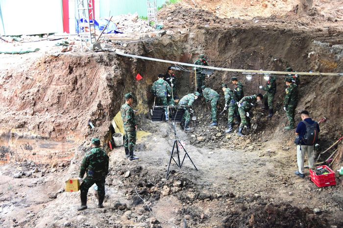  Hơn 300 m3 đất được xử lý trong ngày 9/9 để phục vụ công tác tìm kiếm, quy tập hài cốt liệt sĩ tại Khu A. 