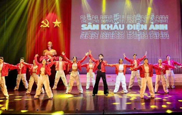 Tài năng của nghệ sĩ cần được đặt trên nền tảng đạo đức, bản lĩnh, nhân cách và ý thức trách nhiệm với cộng đồng. Ảnh minh họa