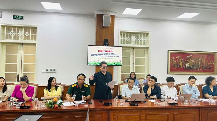 Chủ tịch Hội Nhạc sĩ Việt Nam, nhạc sĩ Đức Trịnh đóng góp ý kiến tại Hội thảo