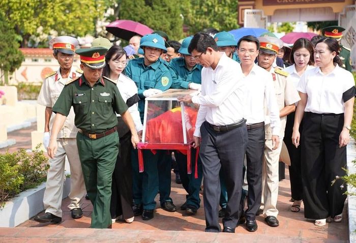 Liệt sĩ Tạ Văn Bàn được an táng tại Nghĩa trang Liệt sĩ xã Phùng Nguyên