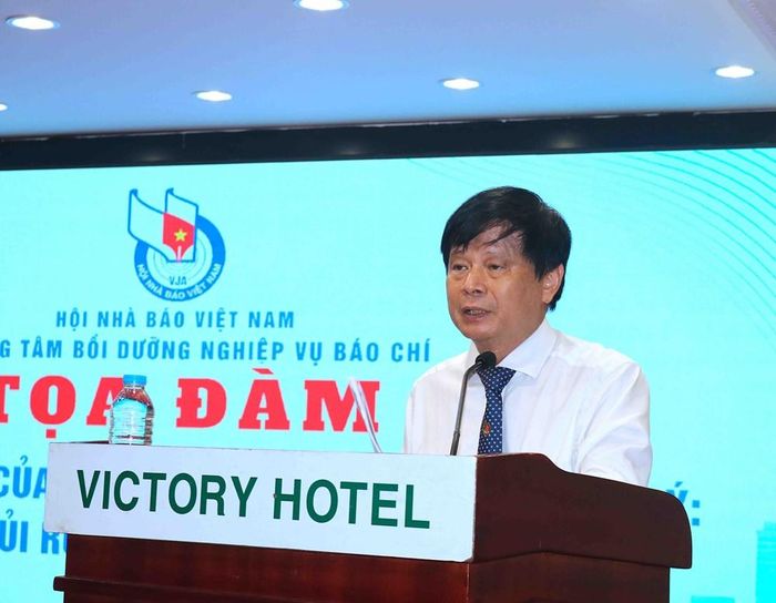 Phó Chủ tịch Hội Nhà báo Việt Nam Trần Trọng Dũng phát biểu khai mạc Tọa đàm
