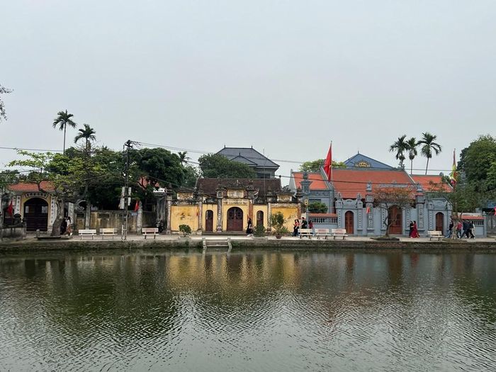 Một làng cổ ven sông Hồng. Ảnh: Tuấn Đông