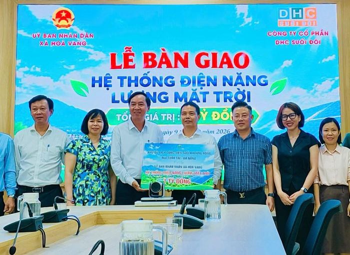 Khu du lịch Núi Thần Tài bàn giao hệ thống điện năng lượng mặt trời trị giá 1 tỉ đồng cho xã Hòa Vang