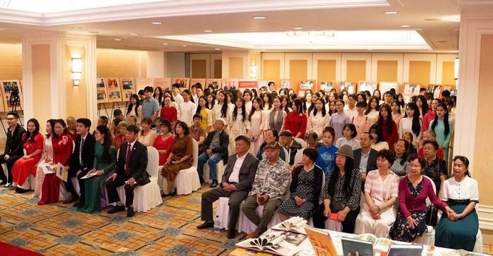 Các đại biểu, kiều bào, lưu học sinh tại Vân Nam tham gia chuỗi sự kiện