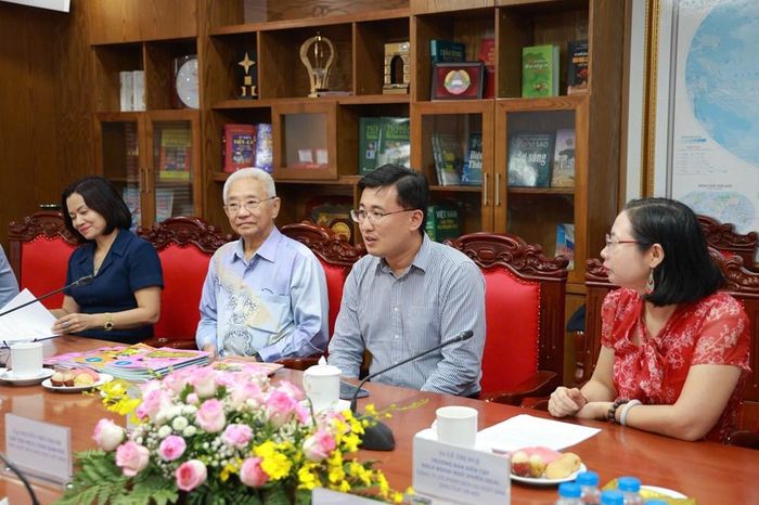 Ông Sum Lih Kang, Giám đốc Điều hành Pelangi phát biểu tại buổi làm việc