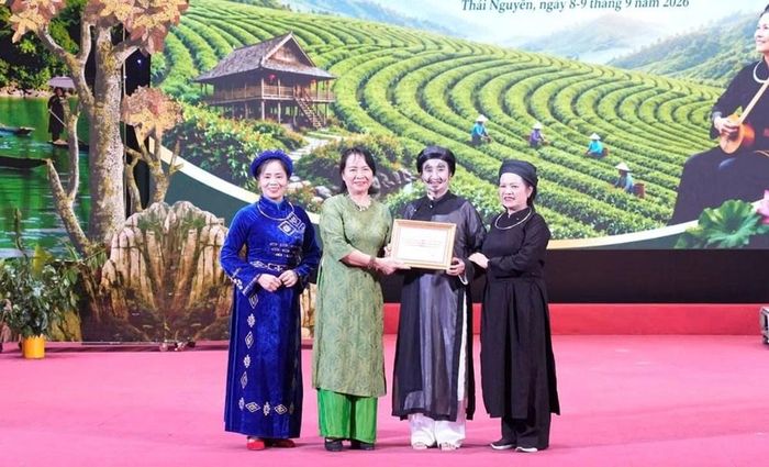 Đội thi Thái Nguyên được vinh danh với giải “Màn giới thiệu đặc sắc nhất” tại Liên hoan
