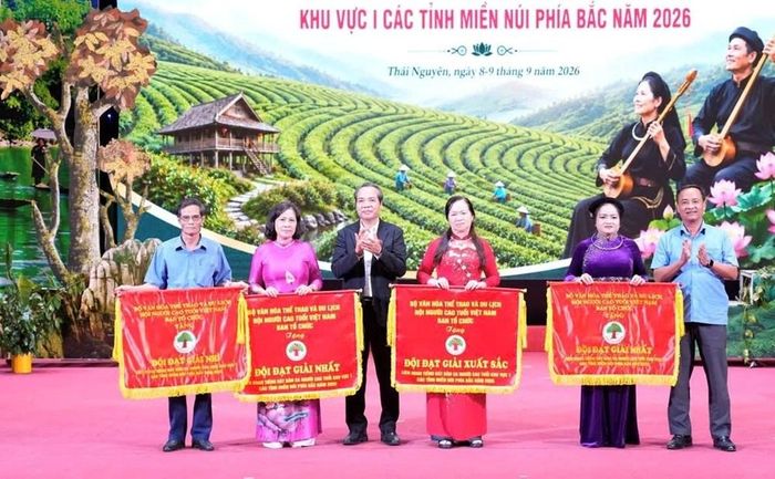 Đội thi của Hội Người cao tuổi tỉnh Thái Nguyên đoạt giải Xuất sắc toàn đoàn tại Liên hoan