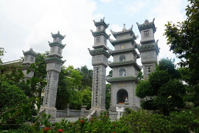 Với kiến trúc nổi bật, chùa Cam Lộ không chỉ là trung tâm sinh hoạt Phật giáo của phật tử tại địa phương mà còn là điểm hành hương của tăng ni, phật tử trong và ngoài tỉnh. Ảnh: Tường Vi – TTXVN