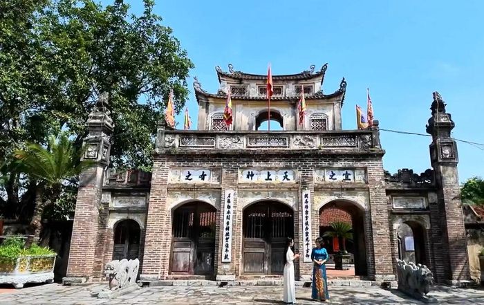 Phiên livestreams tại đền Phù Đổng (xã Phù Đổng, Hà Nội)