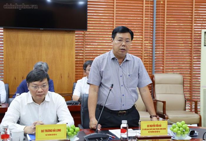 Bộ trưởng Bộ Nội vụ Nguyễn Tiến Hải nêu ý kiến tại buổi làm việc - Ảnh: chinhphu.vn/Thu Giang