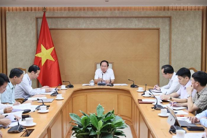Phó Thủ tướng Lê Tiến Châu chủ trì cuộc họp về tình hình in, phát hành và cung ứng sách giáo khoa năm học 2026-2027 - Ảnh: chinhphu.vn/Thu Sa