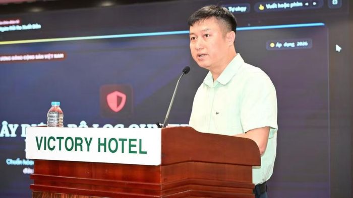 Ông Nguyễn Hoàng Nhật, Phó Trưởng Ban Nhân Dân điện tử (Báo Nhân Dân), phát biểu tại tọa đàm. (Ảnh: T.H)