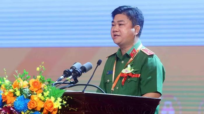 Thiếu tướng Dương Đức Hải, Cục trưởng Cục Cảnh sát Phòng cháy, chữa cháy và cứu nạn, cứu hộ phát biểu khai mạc triển lãm. (Ảnh: HƯƠNG THU)