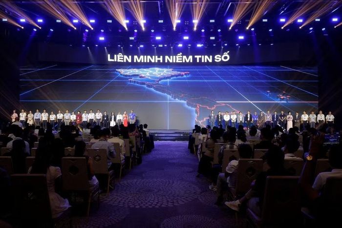 Mạng lưới Câu lạc bộ Niềm tin số tại 34 tỉnh, thành chính thức ra mắt tại KOL Summit 2026. (Ảnh: CAEX)