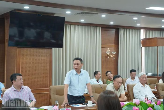 Các đại biểu cho ý kiến về việc sử dụng AI đối với tác phẩm dự thi. (Ảnh: HẢI ĐĂNG)