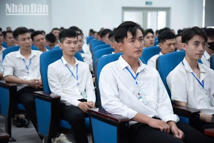 Các học viên tại lễ khai giảng. (Ảnh: MINH DUY)