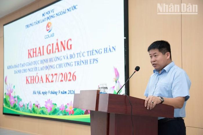Phó Giám đốc Trung tâm Lao động ngoài nước Nguyễn Xuân Tạo phát biểu tại chương trình. (Ảnh: MINH DUY)
