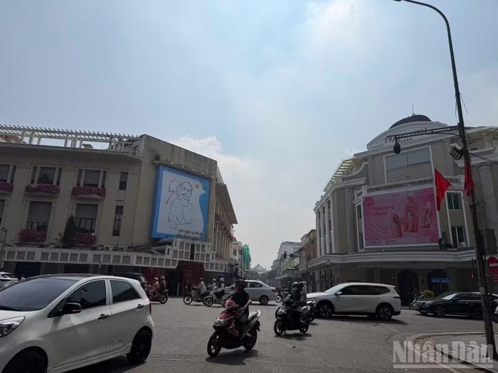 Ngã tư Tràng Tiền-Đinh Tiên Hoàng-Hàng Khay-Hàng Bài.