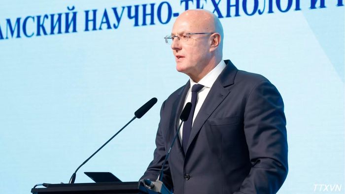 Phó Thủ tướng Nga Dmitry Chernyshenko phát biểu. (Ảnh: Thống Nhất/TTXVN)