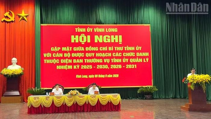 Lãnh đạo tỉnh Vĩnh Long gặp mặt cán bộ quy hoạch. (Ảnh: BÁ DŨNG)