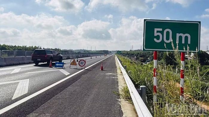 Khu vực sửa chữa trên cao tốc Biên Hòa-Vũng Tàu, đoạn thuộc phường Phước Tân, thành phố Đồng Nai. (Ảnh: THIÊN VƯƠNG)